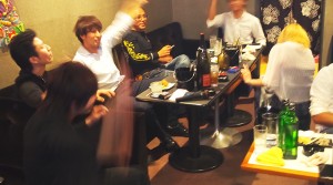 カラオケBABARで楽しむお客さんたち